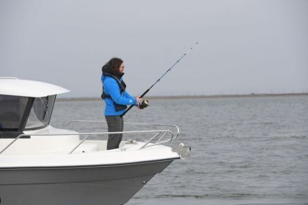 Pacific Craft 650 T : quel positionnement face aux autres timoniers de pêche ?