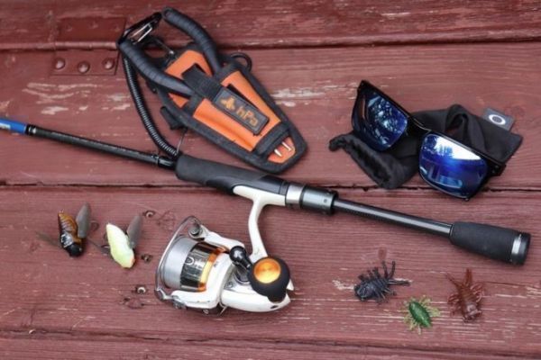 Lightweight equipment for fishing with floating insects in summer