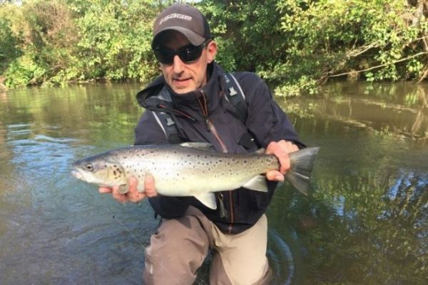 Truite de mer normande prise en noye au tube fly par l'auteur