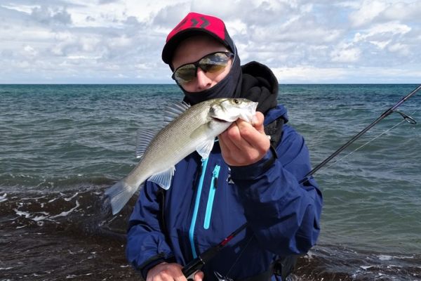 Pêcher en octobre du bord de mer