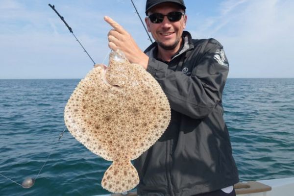 Un joli turbot pris  la lamelle de maquereau