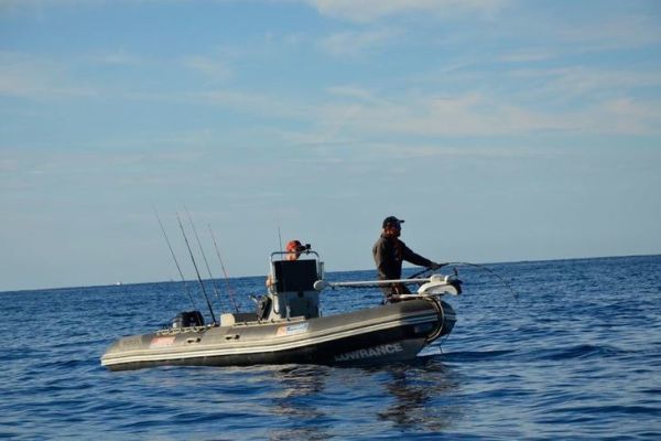 Pêcher en semi-rigide en mer