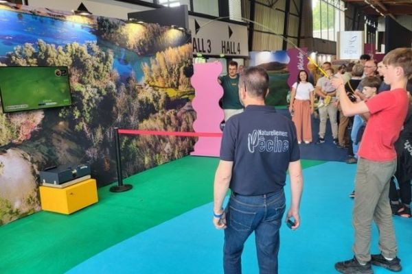 Fishing simulator: reproduce the sensations and techniques of fishing